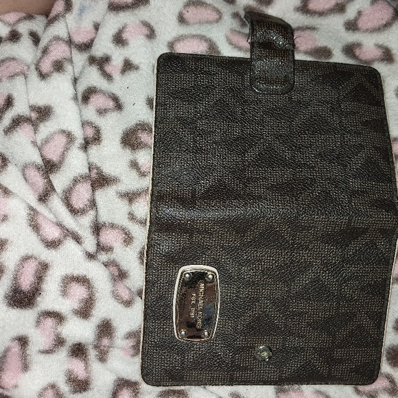 Michael Kors Metallic Gray Key & Card Holder - Picture 3 of 4